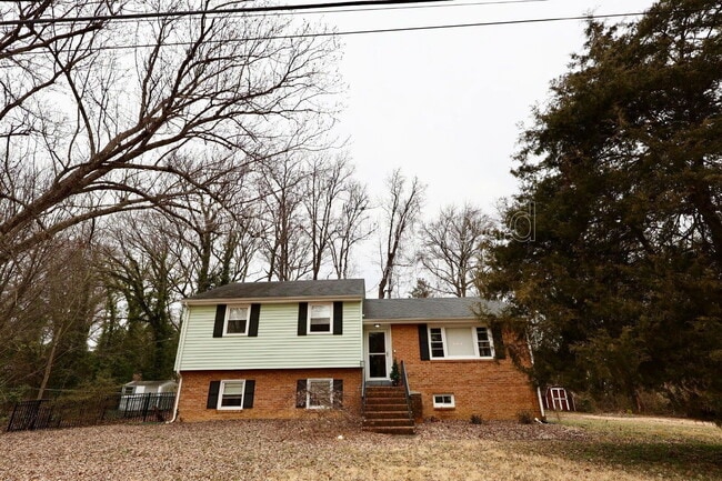 Foto del edificio - 3012 Elmbrook Rd