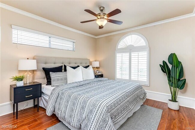 Building Photo - 4 br, 3 bath Duplex - 8621 La Homa St