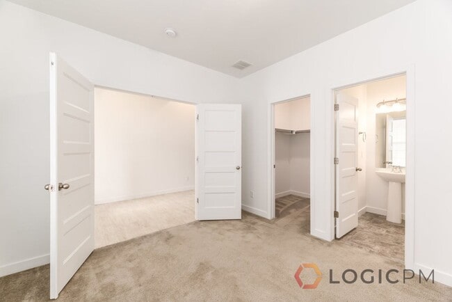 Building Photo - 10592 Redknife Dr