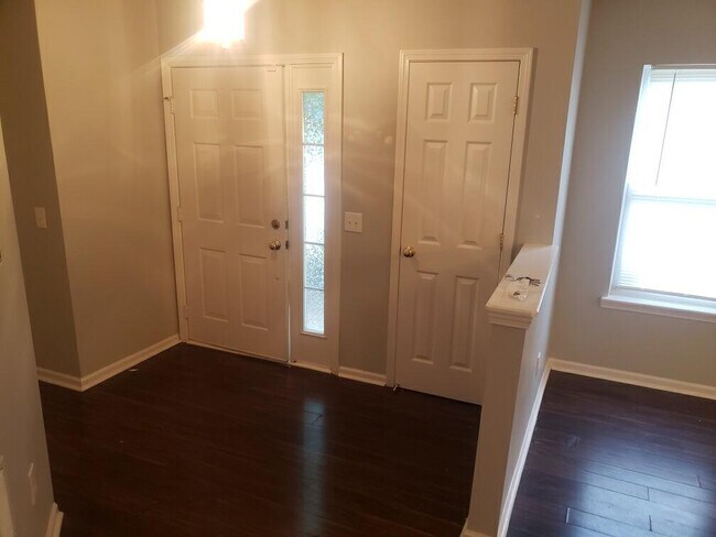 foyer - 5511 Drum Rd