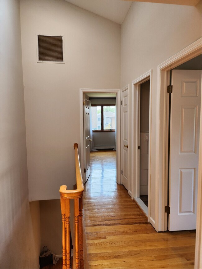 Foto del edificio - 454 Myrtle Avenue, Fort Lee, NJ 07024 - 3 ...