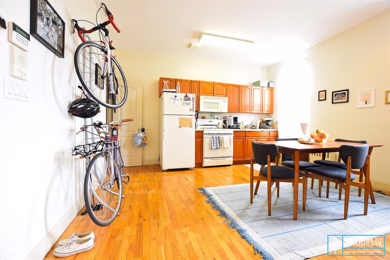 Primary Photo - 1439 Myrtle Ave