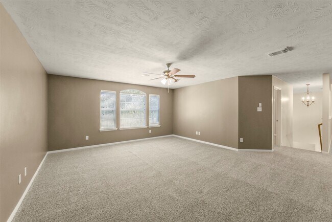 Foto del edificio - 2414 Falcon Knoll Ln