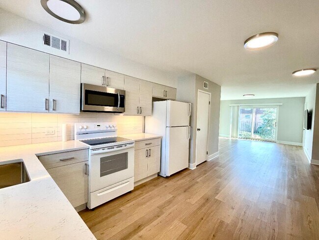 Foto del edificio - 9466 Bay Colony Dr