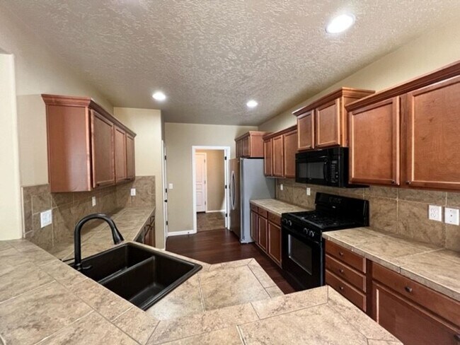 Foto del edificio - Three Bedroom in SW Bend Aspen Rim Neighborhood