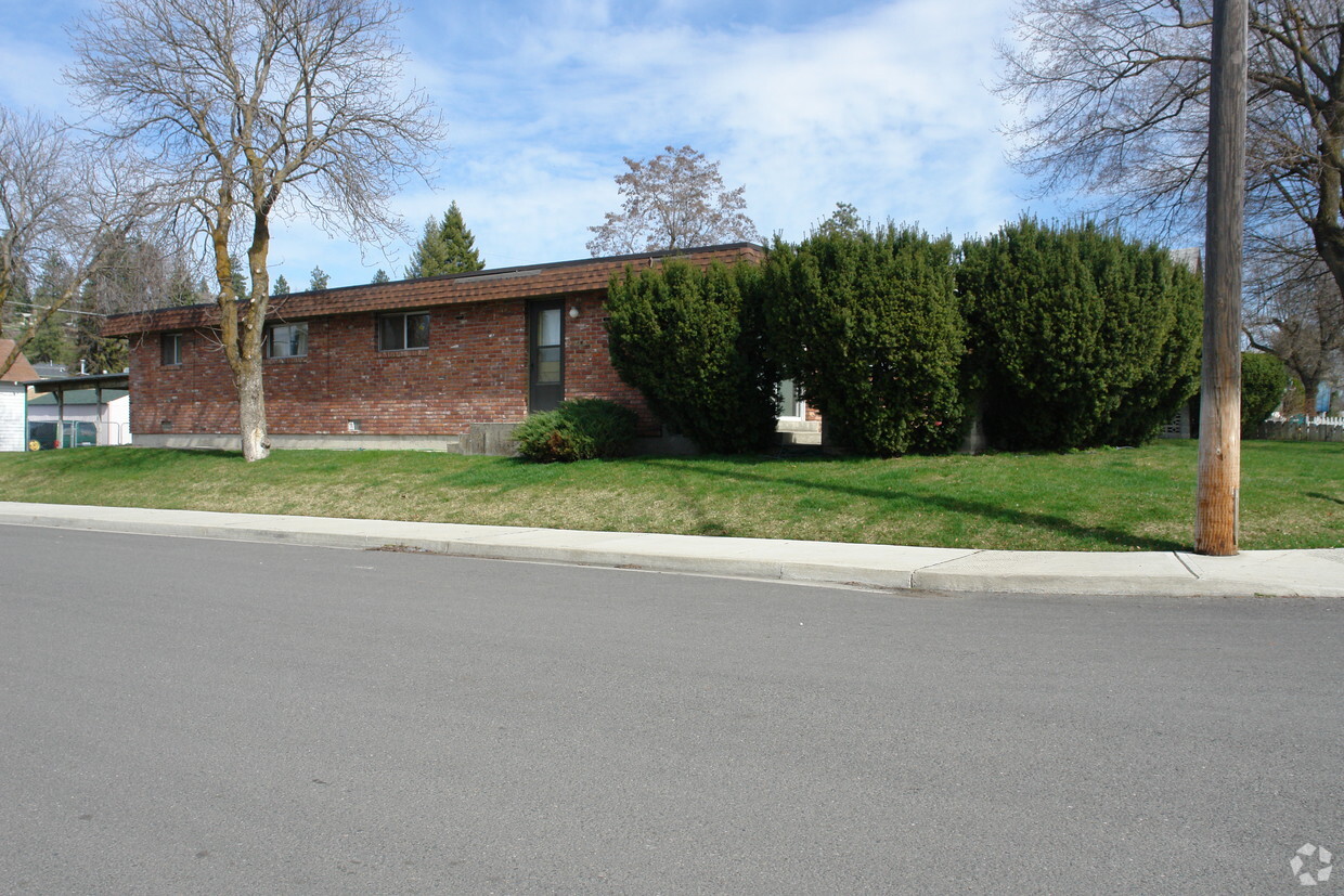 Building Photo - 1922-1924 W Grace Ave