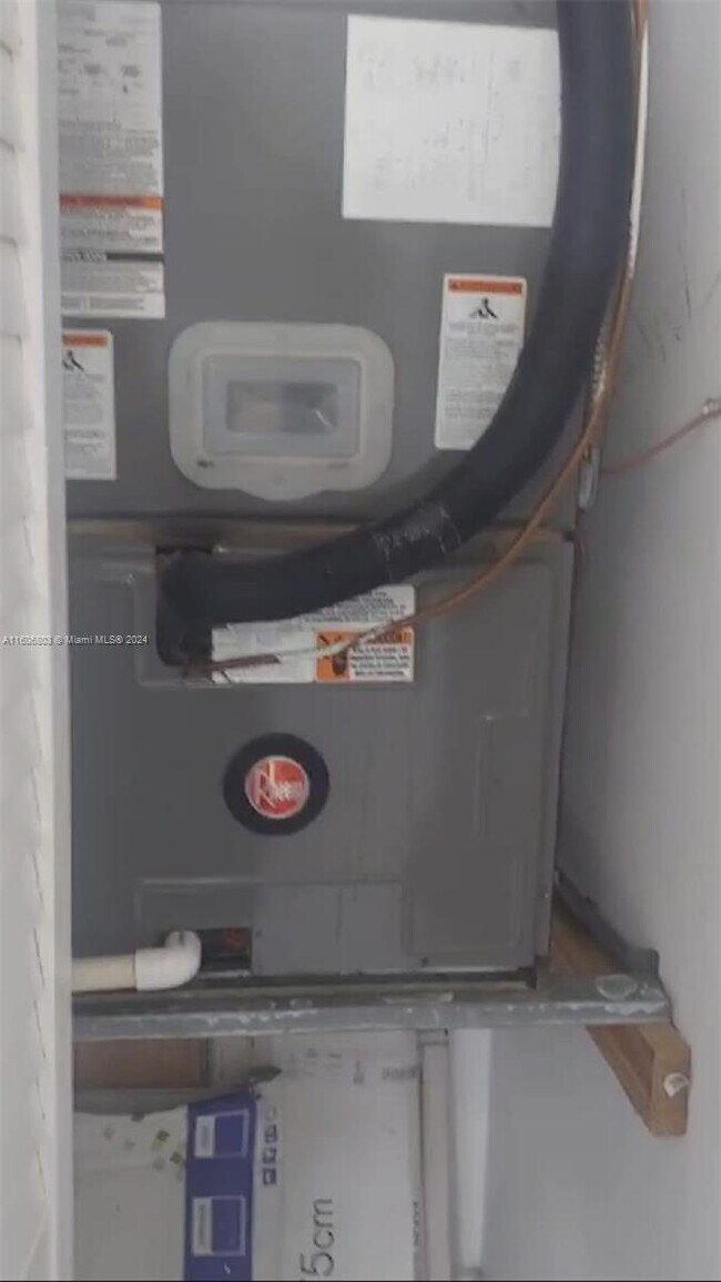 Building Photo - 3363 NW 35th St