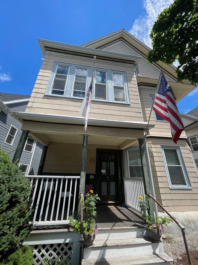Building Photo - 205 Highland Ave
