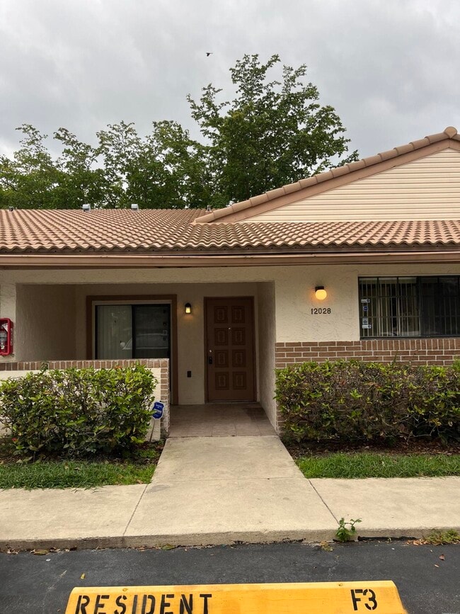 Building Photo - 12028 Royal Palm Blvd
