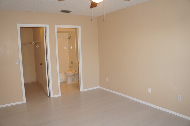 Main Bedroom - 107 Northlake Dr