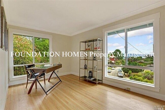 Building Photo - Charming Hillside 3BD/2BA in Sausalito - W...