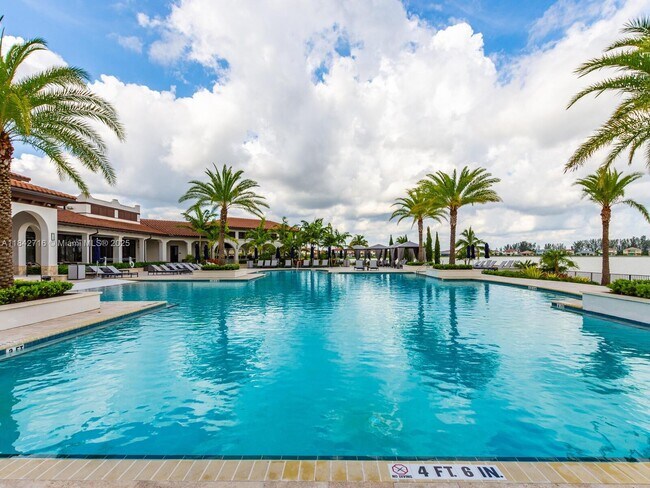 Foto del edificio - 12280 N Baypoint Cir
