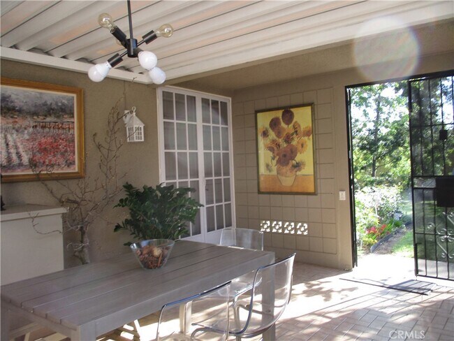 Foto del edificio - 348 Avenida Sevilla