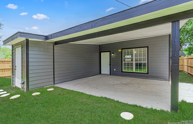 Building Photo - 210 N San Jacinto St