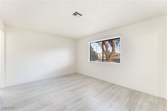 Building Photo - 200 Bel Port Dr
