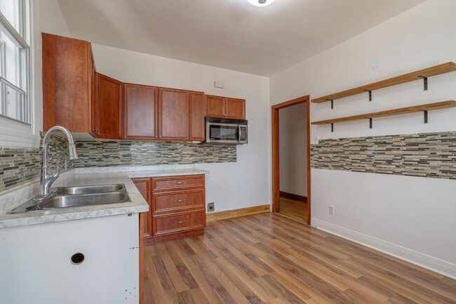 Building Photo - 714 Rue Riverview