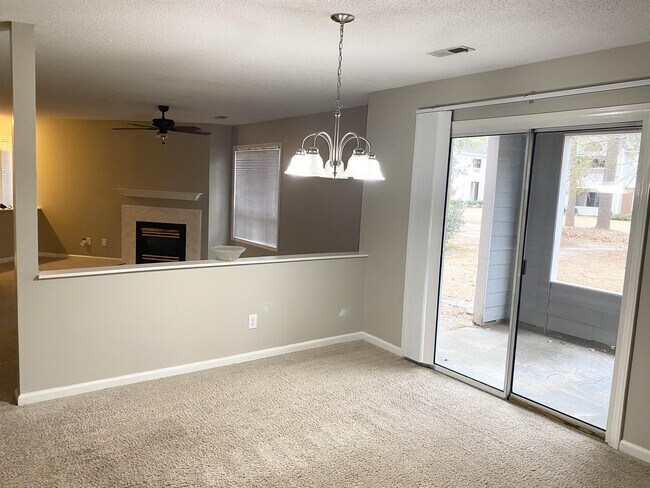 Building Photo - 114 Breezewood Dr