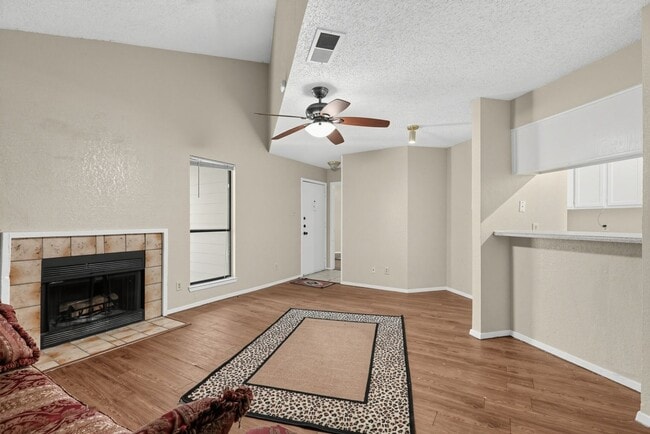 Building Photo - 1608 Pecan Chase Cir