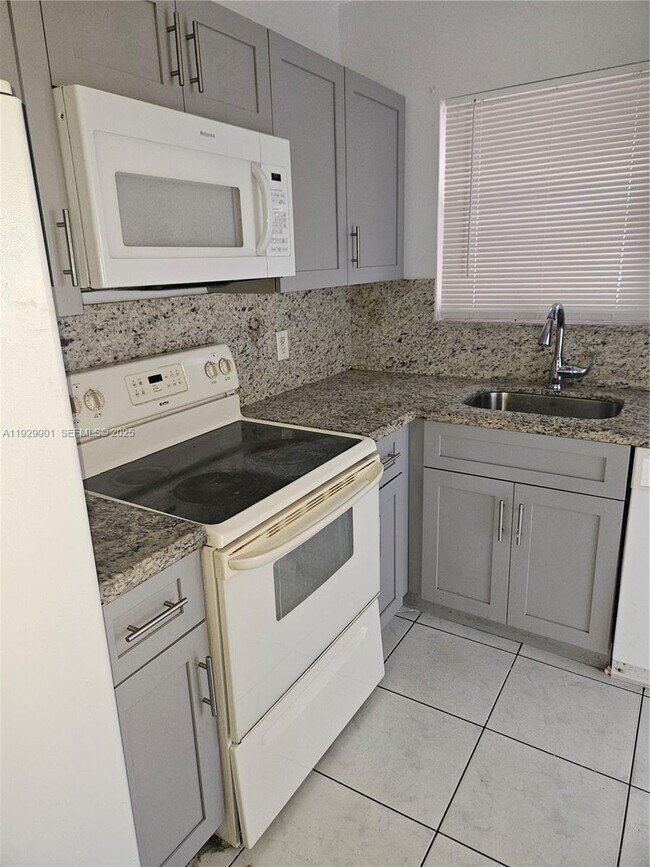 Foto del edificio - 2041 NW 81st Ave