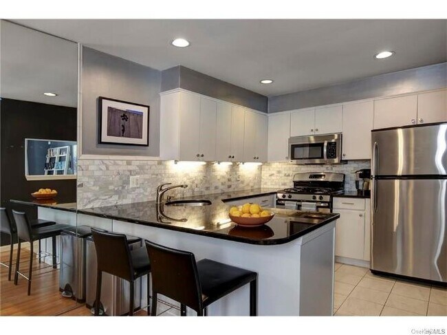 Foto del edificio - 76 Peck Ave