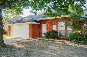 Building Photo - 933 Blossomwood Ct