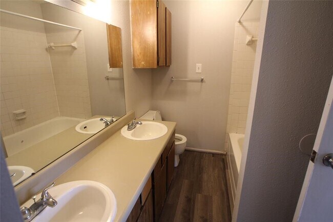 Foto del edificio - 5422 Farley Dr