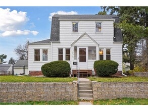 Building Photo - 1705 Ivy Ave E