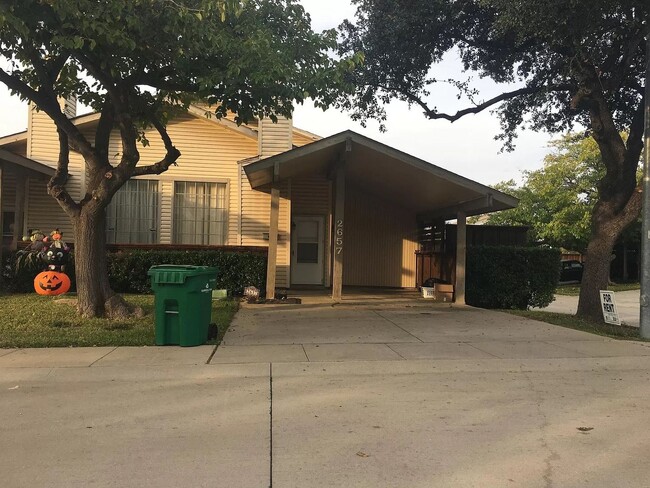 Building Photo - Immaculate & move-in ready home waiting fo...