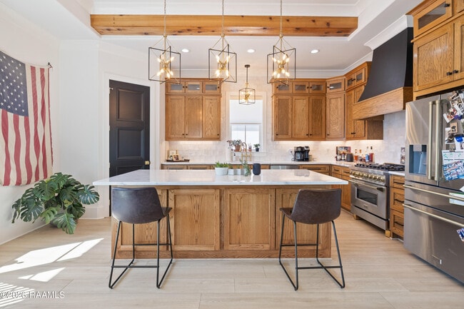 Building Photo - 1013 Camellia Blvd