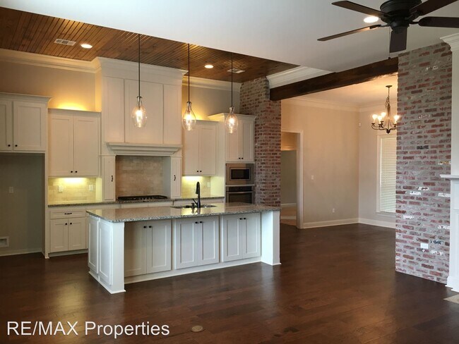 Building Photo - 3 br, 2.5 bath House - 16403 Parker Place