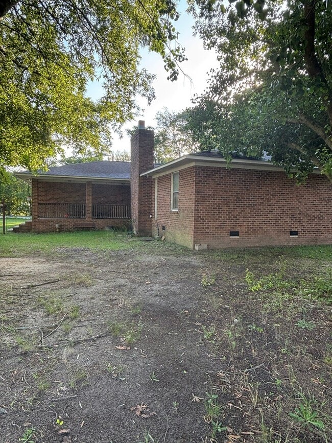 Foto del edificio - 743 Woodrow Rd