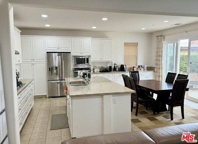 Building Photo - 68 Revell Cir