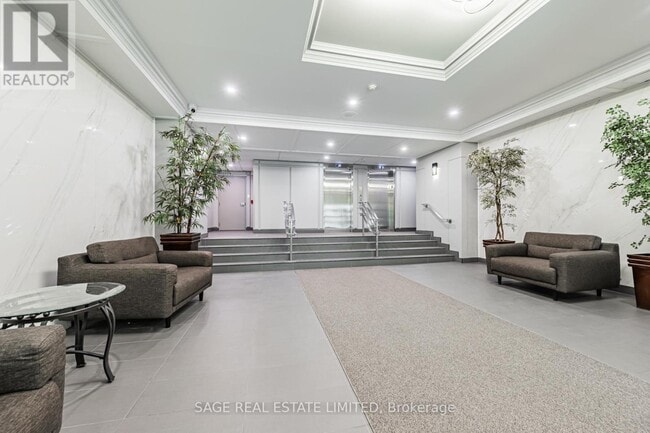 Building Photo - 975 Warwick Ct