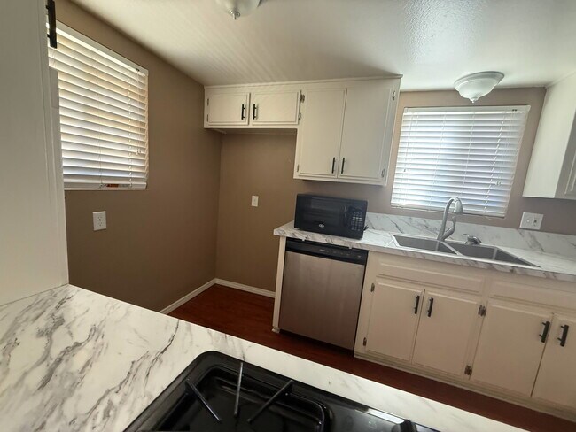 Foto del edificio - 4551 W Avenue L14