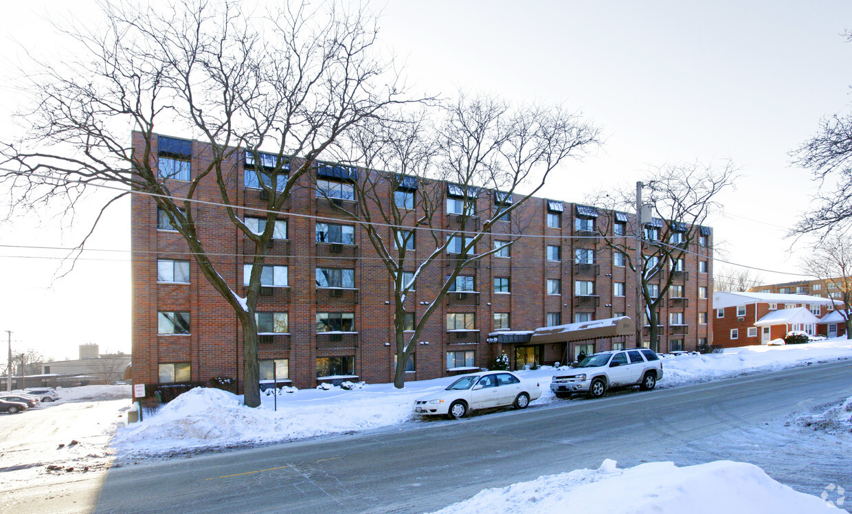 Building Photo - 835 Pearson St