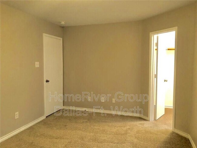 Foto del edificio - 7423 Pineberry Rd
