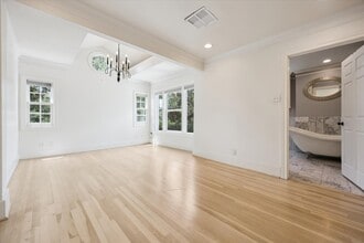 Building Photo - 6420 Buffalo Speedway