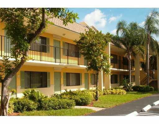 Foto del edificio - 1626 Meadows Cir W
