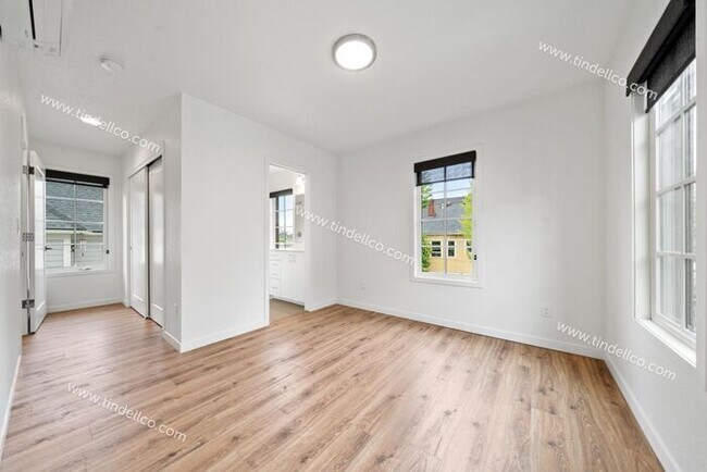 Foto del edificio - Light & Bright 2 Bedroom Townhome Apartment in the heart of Ladd's Addition - Pet Friendly with W...