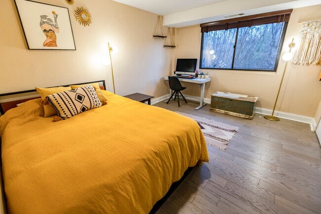 Foto del edificio - 575 Thayer Ave