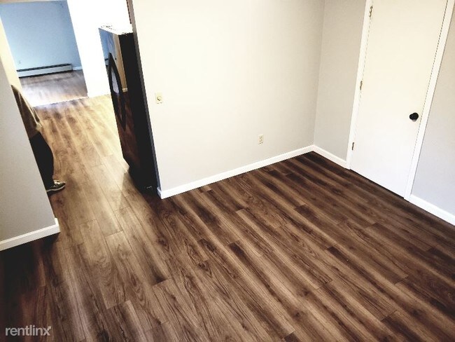 Building Photo - 3 br, 1.5 bath Townhome - 630 Hackett Hill Rd