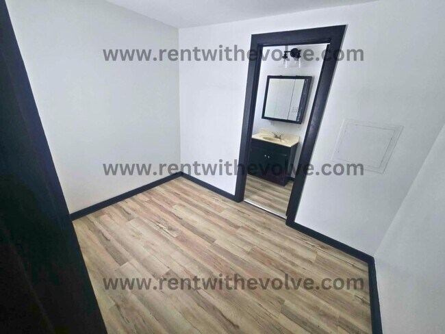 Foto del edificio - 227 E Washington St