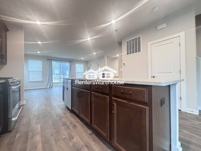 Foto del edificio - 2500 Emerald Branch Dr