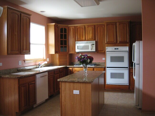 Building Photo - 11230 Balmoral Dr