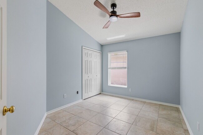 Building Photo - 8026 Waldorf Ct
