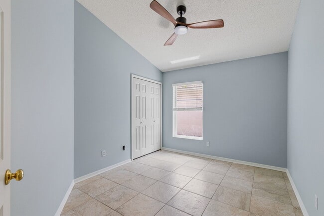 Foto del edificio - 8026 Waldorf Ct