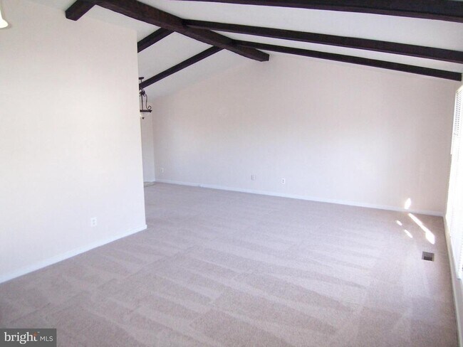 Building Photo - 2022 McKinley Ct