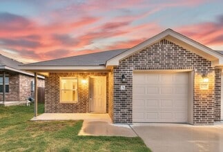 Building Photo - 1010 B Zora Dr