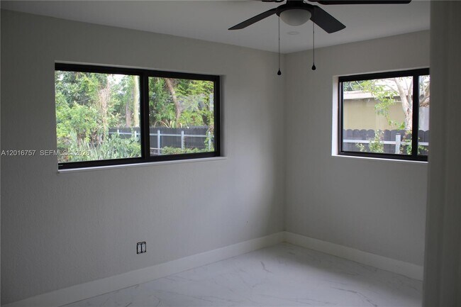 Foto del edificio - 18815 NW 42nd Pl