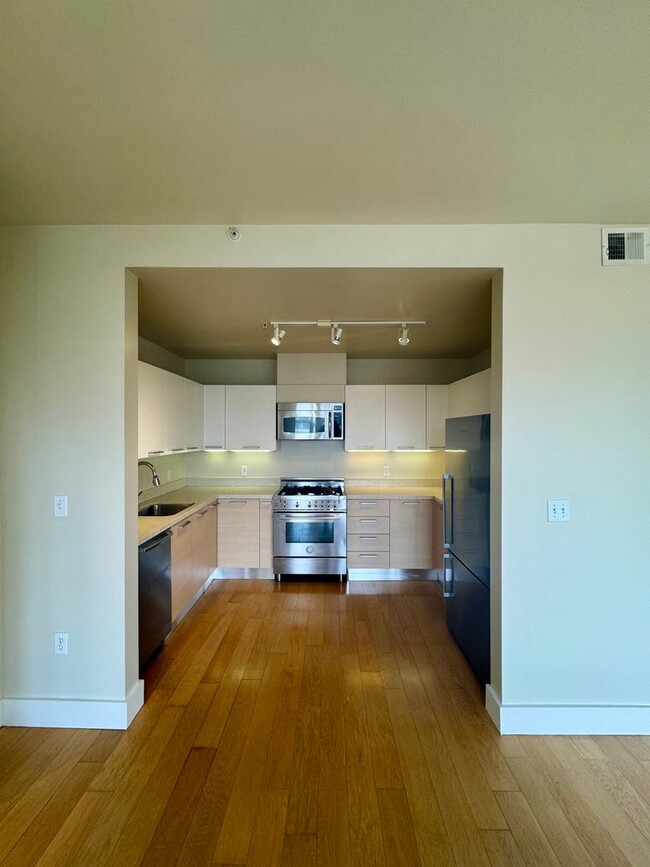 566 S Van Ness Ave Unit 24, San Francisco, CA 94110 - Room for Rent in ...